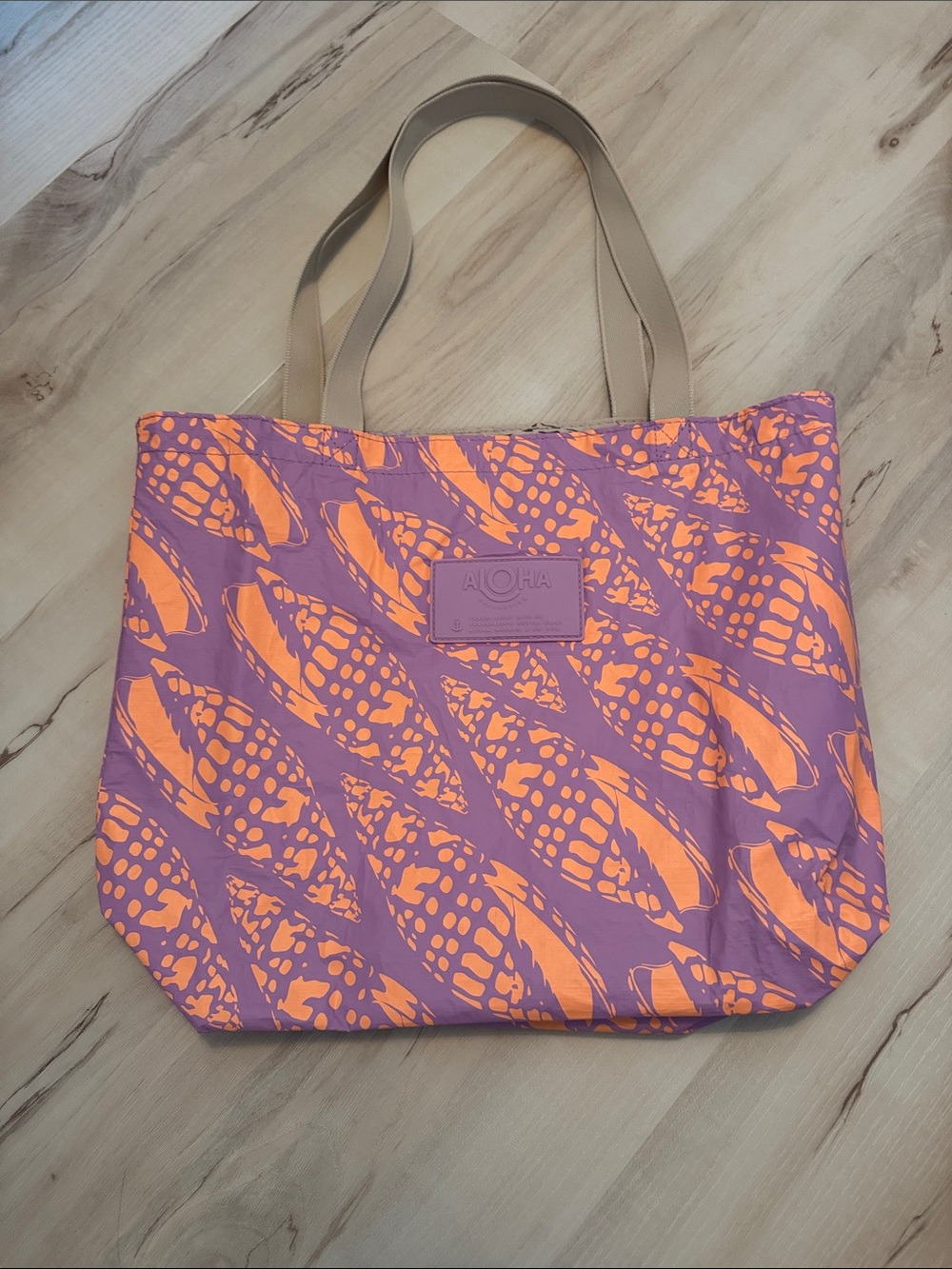 ALOHA collections Special edition shells reverse tote